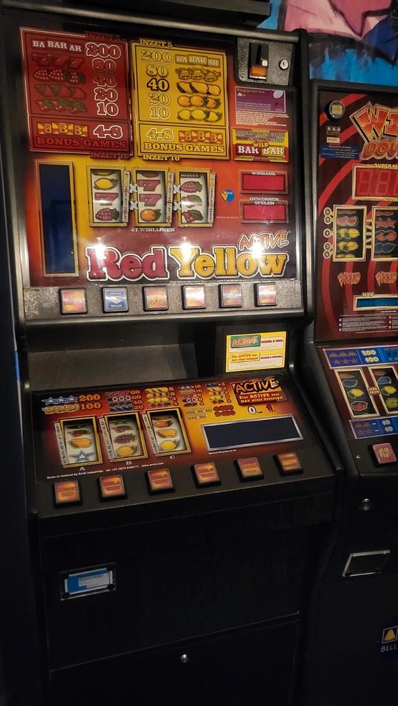 Goed spelende Red Yellow halversie, Verzamelen, Automaten | Gokkasten en Fruitautomaten, Gebruikt, Euro, Met sleutels, Ophalen of Verzenden