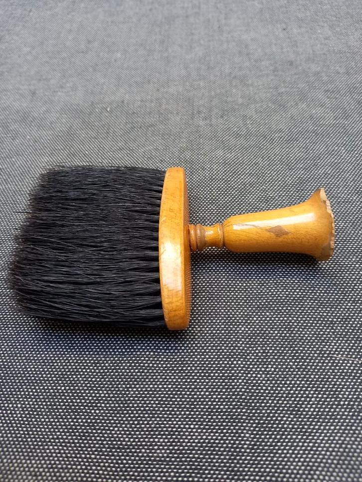 Oude nekhaarborstel voor kapper., Verzamelen, Overige Verzamelen, Gebruikt, Ophalen of Verzenden