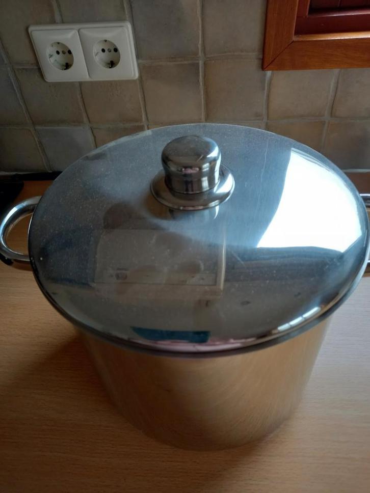 Soeppan in goede staat, Huis en Inrichting, Keuken | Potten en Pannen, Gebruikt, Kookpan of Snelkookpan, Rvs, Ophalen of Verzenden