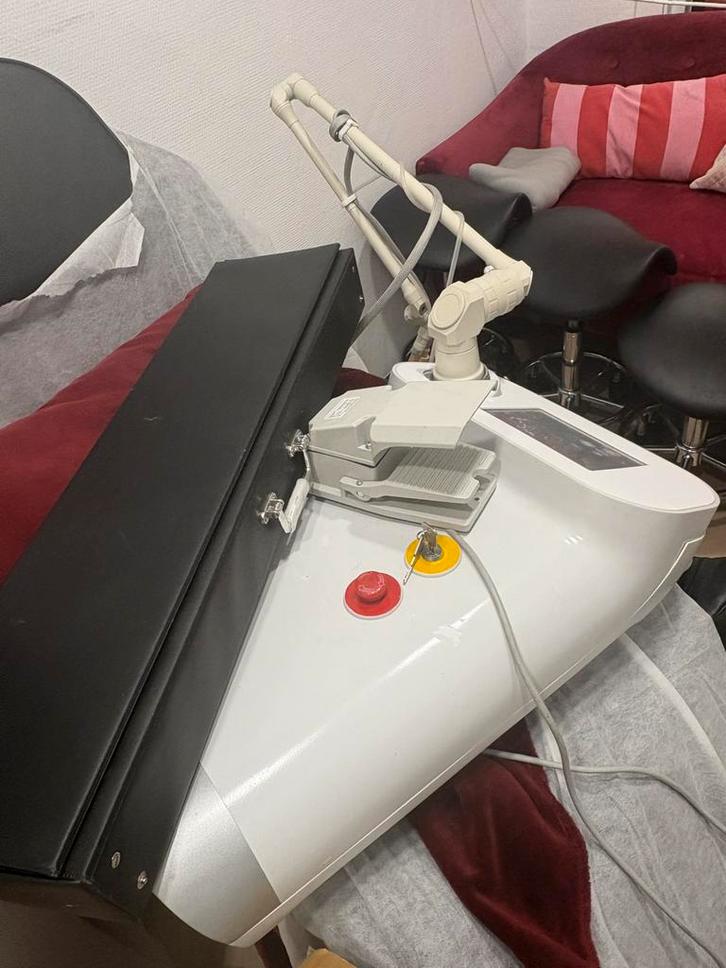 CO₂ Fractional Laser – Professioneel Kliniekmodel, Sport en Fitness, Massageproducten, Zo goed als nieuw, Apparaat, Ophalen of Verzenden