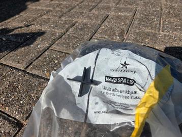 Tegelkruisjes voor terras tegels beschikbaar voor biedingen