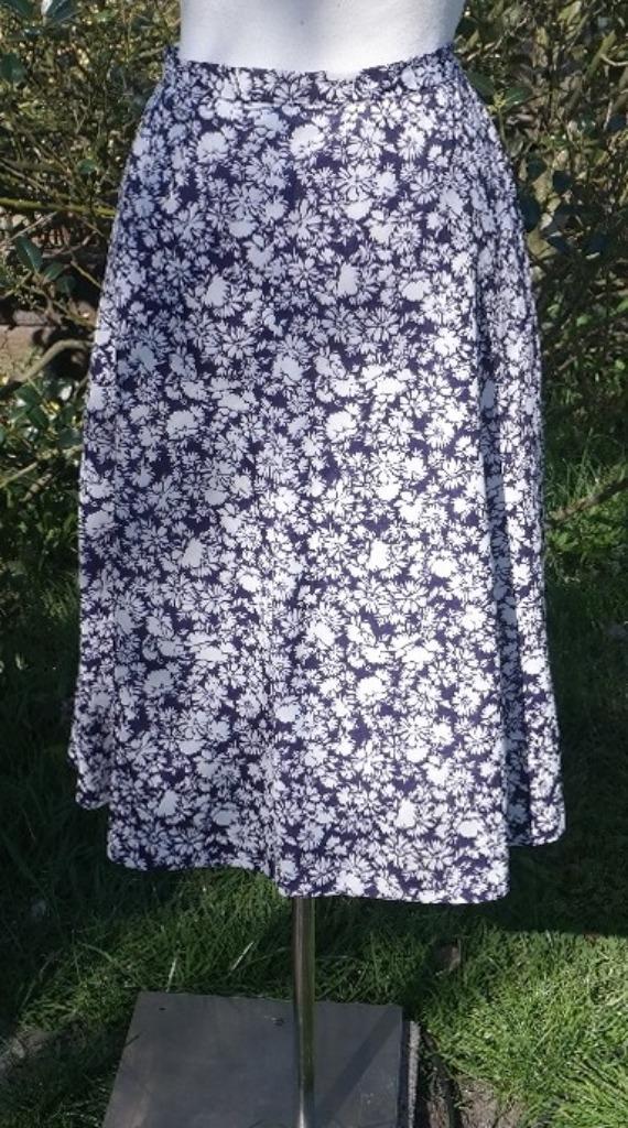 jaren 70 Klokrok, blauw / wit, mt. 42, Kleding | Dames, Carnavalskleding en Feestkleding, Zo goed als nieuw, Kleding, Maat 42/44 (L)