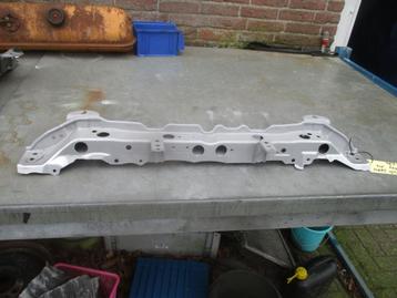 voorfront balk of slotbalk toyota yaris P 13 beschikbaar voor biedingen
