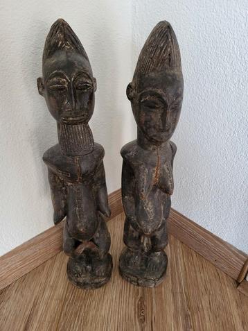 Houten Beeldjes Set beschikbaar voor biedingen