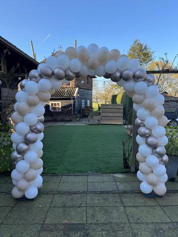 Ballonnenboog beschikbaar voor biedingen