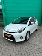 Zuinige & betrouwbare Toyota Yaris Hybrid 2013  – Automaat, 1497 cc, 4 cilinders, Wit, Origineel Nederlands