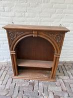 Eiken kastje met houtsnijwerk, Ophalen