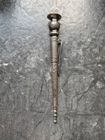 Antieke zilveren breipenhouder of breipenschede, Ophalen