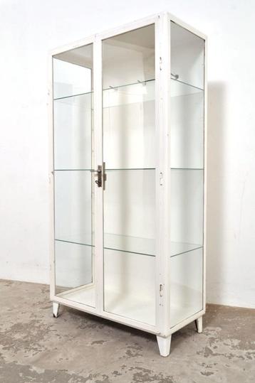 Vintage apothekerskast medicijnkast vitrinekast kast vitrine beschikbaar voor biedingen