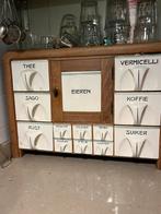 Antiek houten kastje met aardewerk bakken, Huis en Inrichting, Ophalen, Minder dan 50 cm, Gebruikt, Vintage