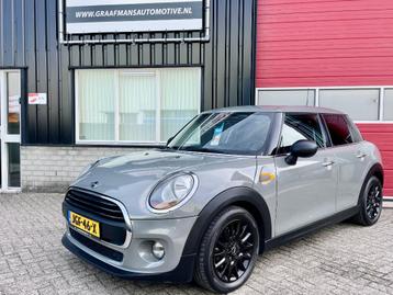 Mini Cooper 5 deurs 2017 Navigatie, Airco, 1 JAAR GARANTIE beschikbaar voor biedingen