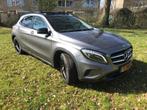 GLA Gla200 NIGHT 2015 Grijs Panorama camera.trekhaak 67 dkm., Auto's, 65 €/maand, 1800 kg, 715 kg, Leder en Stof