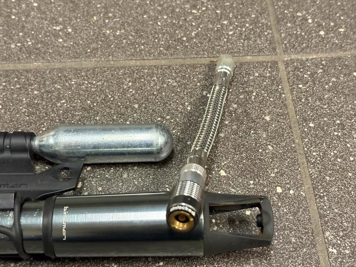 Birzman Infinity Minipomp + CO2 - Nieuwstaat, Fietsen en Brommers, Fietsaccessoires | Fietspompen, Zo goed als nieuw, Ophalen of Verzenden