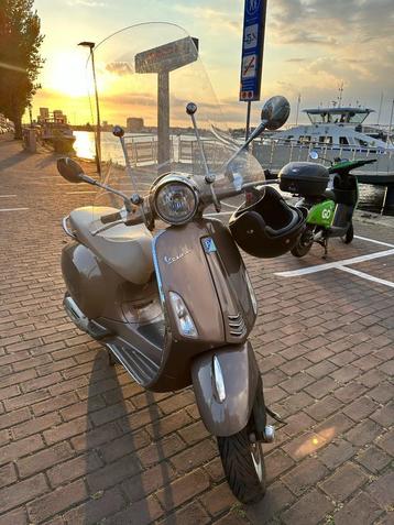 Vespa Primavera (2014) Bromscooter - geel kenteken beschikbaar voor biedingen