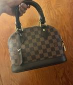 Louis vuitton alma tas, Sieraden, Tassen en Uiterlijk, Tassen | Damestassen, Ophalen of Verzenden, Zo goed als nieuw, Bruin, Handtas