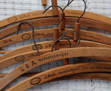 oude kleerhangers C&A Brenninkmeijer beschikbaar voor biedingen