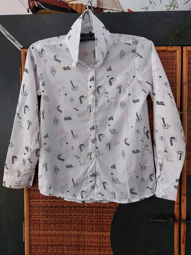 Mooie witte blouse met maat 122/128, Kinderen en Baby's, Kinderkleding | Maat 122, Zo goed als nieuw, Meisje, Overhemd of Blouse