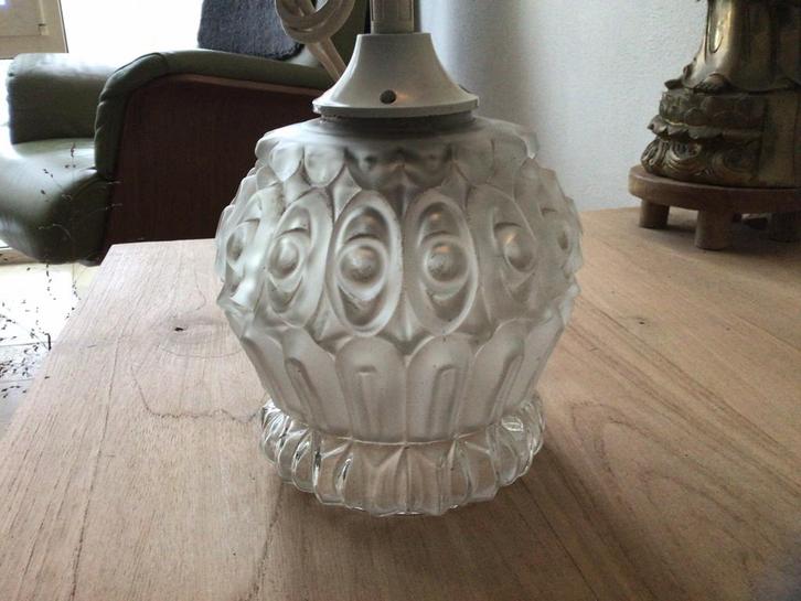 Vintage mat glazen hanglamp., Huis en Inrichting, Lampen | Hanglampen, Zo goed als nieuw, Minder dan 50 cm, Ophalen of Verzenden