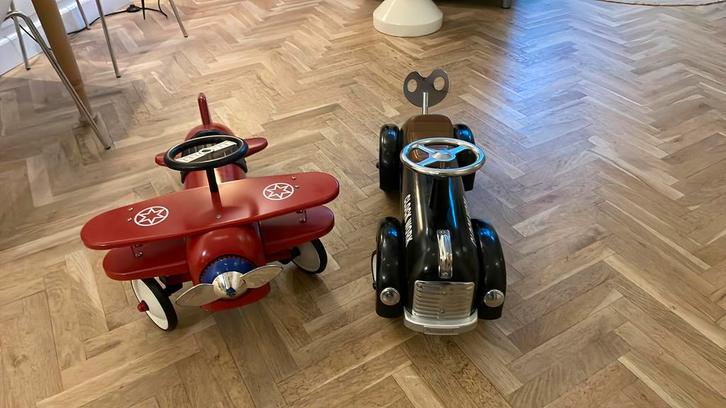 Loopauto en loopvliegtuig oldtimer retro van ijzer, Kinderen en Baby's, Speelgoed | Buiten | Voertuigen en Loopfietsen, Zo goed als nieuw