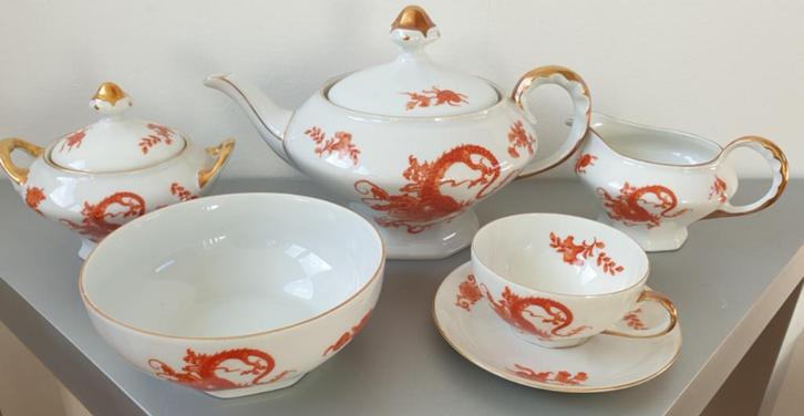 Theeservies afb. rode draak Koeningszelt/Germany porselein, Antiek en Kunst, Antiek | Servies compleet, Ophalen