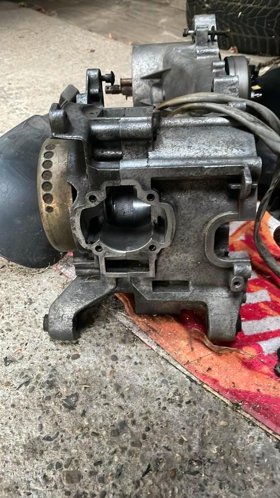 Piaggio 2/4t onderdelen, Fietsen en Brommers, Brommeronderdelen | Algemeen, Zo goed als nieuw, Uitlaat, Ophalen of Verzenden