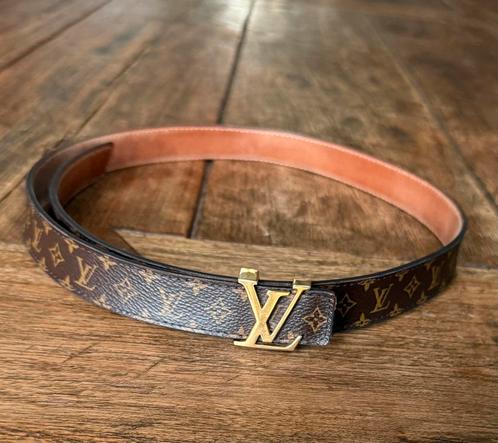 Louis Vuitton riem met LV logo 80 CM, Kleding | Dames, Riemen en Ceinturen, Gedragen, Heupriem, 80 tot 90 cm, Bruin, Echt leder
