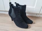 Zwarte schoen/pump met hoge hak, suède. Maat 40/41, Kleding | Dames, Schoenen, Ophalen, Zo goed als nieuw, Zwart