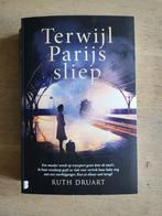 roman Terwijl Parijs sliep - Ruth Druart WO II, Ophalen of Verzenden, Gelezen, Nederland