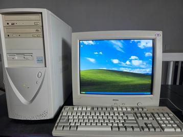Retro Computer Set - Compleet met Monitor & Toetsenbord beschikbaar voor biedingen