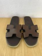 Hermes Slippers - Stijlvolle Zomer Must-Have!, Ophalen of Verzenden, Nieuw, Bruin, Slippers