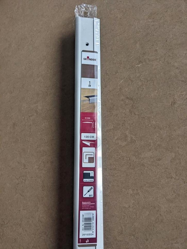 Aluminium hoeklat trapkantprofiel, Doe-het-zelf en Verbouw, Plinten en Afwerking, Nieuw, Overige typen, Overige materialen, 100 tot 150 cm