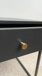 Nachtkastje van zwart metaal, Huis en Inrichting, Slaapkamer | Nachtkastjes, Ophalen, Gebruikt, Minder dan 45 cm, Metaal of Aluminium