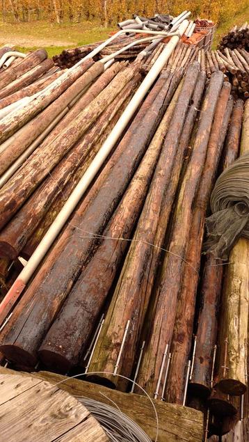 Gecreosoteerde palen beschikbaar voor biedingen