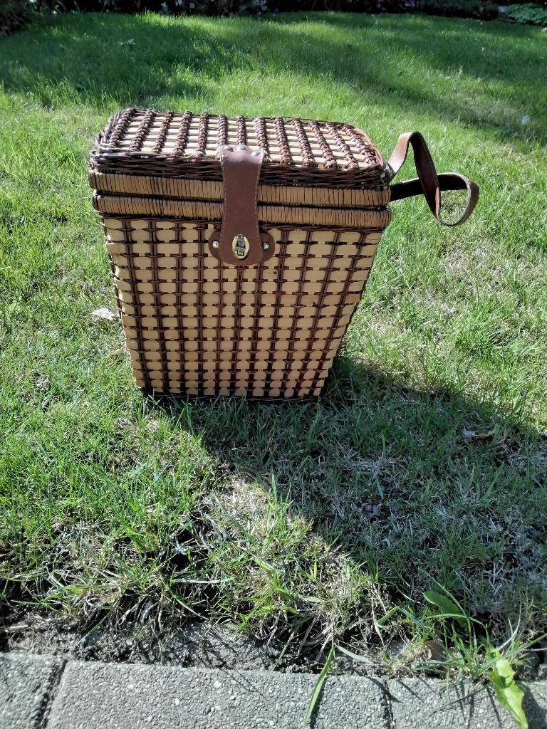 Picknickmand als decoratie., Huis en Inrichting, Woonaccessoires | Schalen en Manden, Mand, Nieuw, Ophalen of Verzenden, Riet