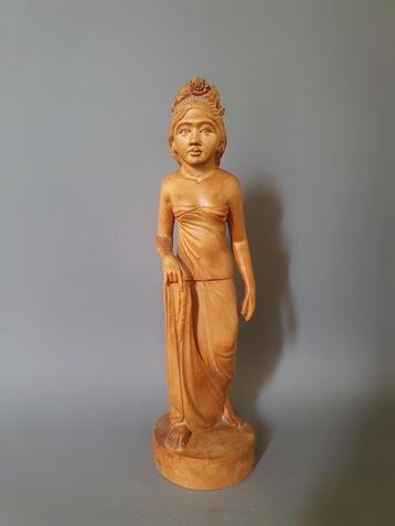 Balinese dame sandelhout 1930 bali indonesie beeld  beschikbaar voor biedingen