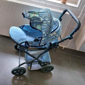 Poppenwagen blauw beschikbaar voor biedingen