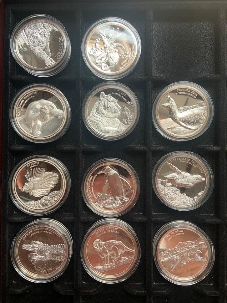 11x 50 jaar WWF penningen Endangered Wildlife, Postzegels en Munten, Penningen en Medailles, Overige materialen, Ophalen of Verzenden