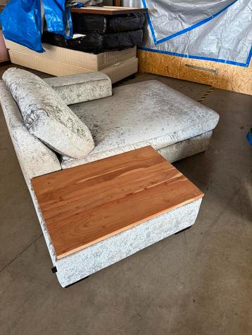 Lounge bankje met tafel - Stijlvol! beschikbaar voor biedingen