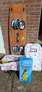 Complete kiteset: 2 kites (9 en 12), bar, board en pomp, Gebruikt, Kitesurf-set, Twintip, 9 m²
