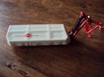 Siku Kuhn achtermaaier wit met rood 1:32, Hobby en Vrije tijd, Modelauto's | 1:32, Ophalen of Verzenden, Zo goed als nieuw, Tractor of Landbouw