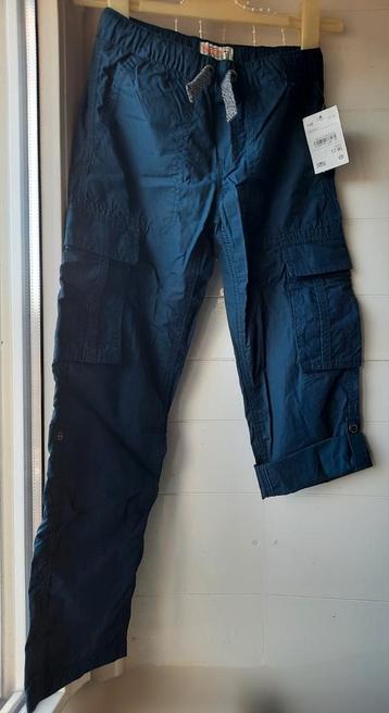 Donkerblauwe lange broek, oprolbaar tot 3/4 met drukknopen