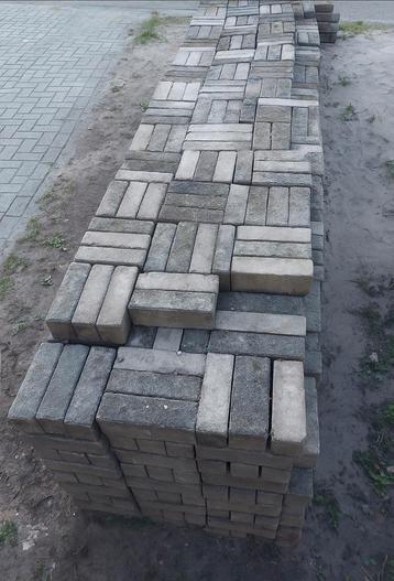 Gratis afhalen: Klinkers 12 m² beschikbaar voor biedingen