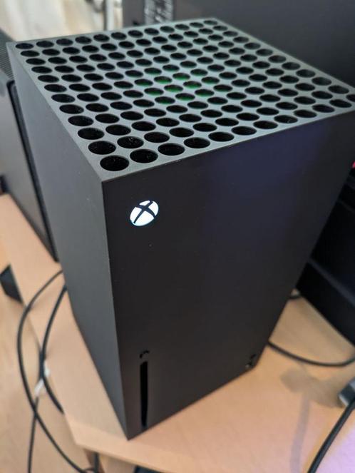 Xbox Series X + xbox rechargeable battery + cyberpunk 2077, Spelcomputers en Games, Games | Xbox Series X en S, Zo goed als nieuw