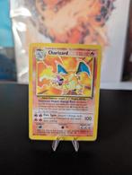 Charizard Base Set - Zeldzame Pokémonkaart, Ophalen of Verzenden, Gebruikt, Losse kaart