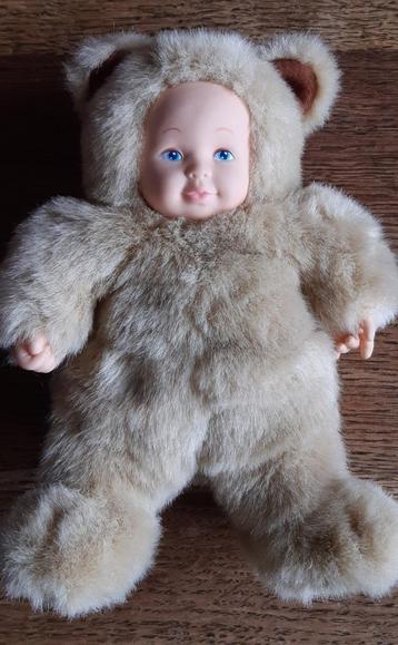 Een mooie set van 10 anne degges popjes beschikbaar voor biedingen