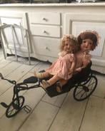 2 Antieke poppen op fietsrijtuigje, Antiek en Kunst, Ophalen of Verzenden
