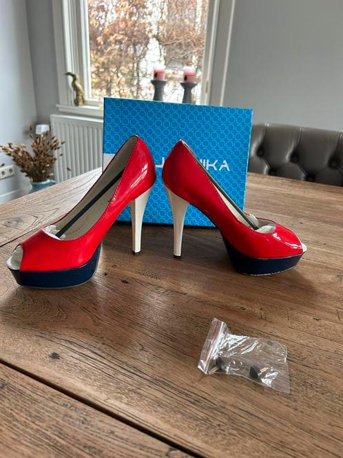 Mooie hal schoenen 37 nieuw Jennika - rood wit blauw pumps, Kleding | Dames, Schoenen, Nieuw, Rood, Ophalen of Verzenden