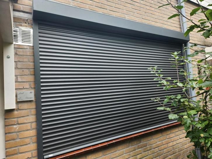 Elektrisch rolluik – uitstekende staat (3 jaar oud), Doe-het-zelf en Verbouw, Rolluiken, Zo goed als nieuw, 200 cm of meer, 200 cm of meer