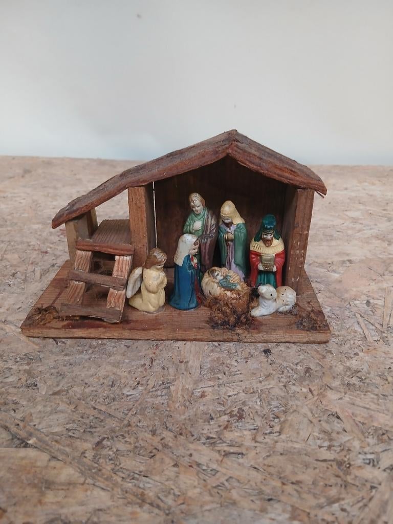 Kerststal met figuren - 17x8x10 cm, Ophalen of Verzenden