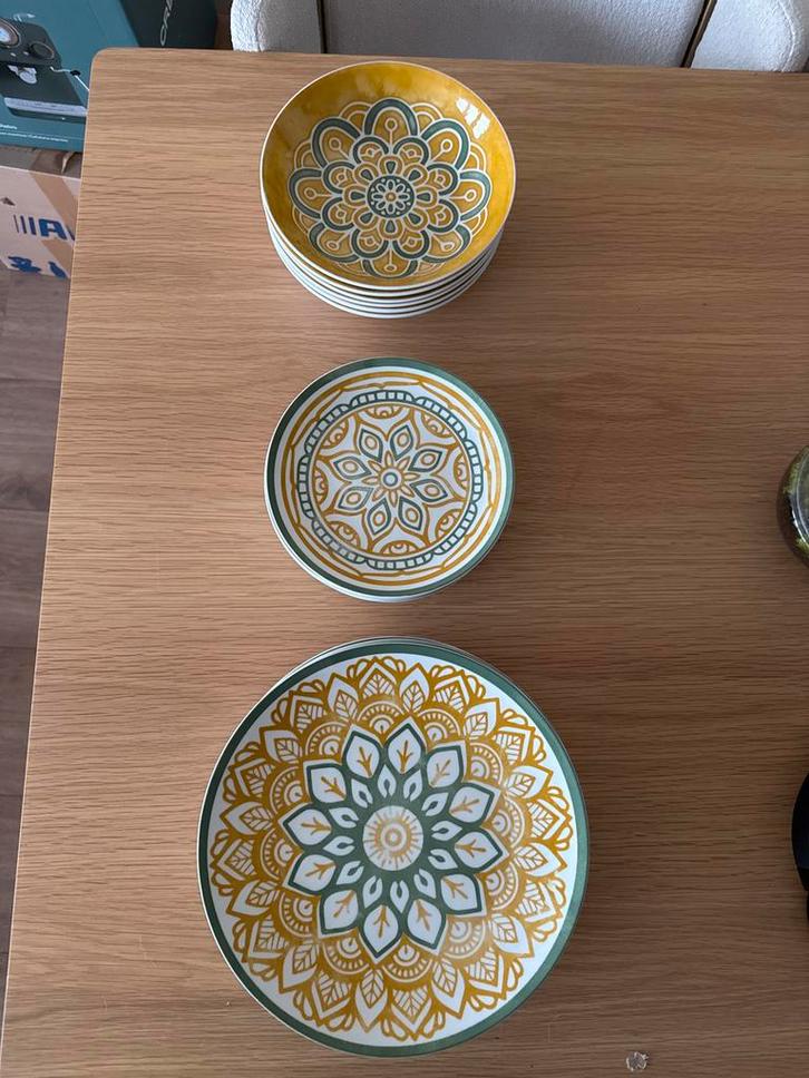 Arimi Mimosa Serviesset - 18 Delig porselein, Huis en Inrichting, Keuken | Servies, Zo goed als nieuw, Compleet servies, Overige stijlen